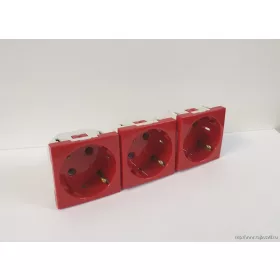 QUADRO 45194 SVM - 3x2P+F csatlakozó aljzat, piros