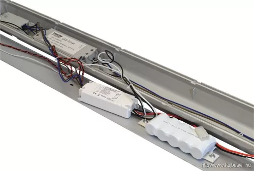 TRACON LV1224E Védett LED ipari lámpatest vészvilágító funkcióval 230 V, 50 Hz, 24 W/3W, 4000 K, 2000/280 lm, IP65, EEI=F